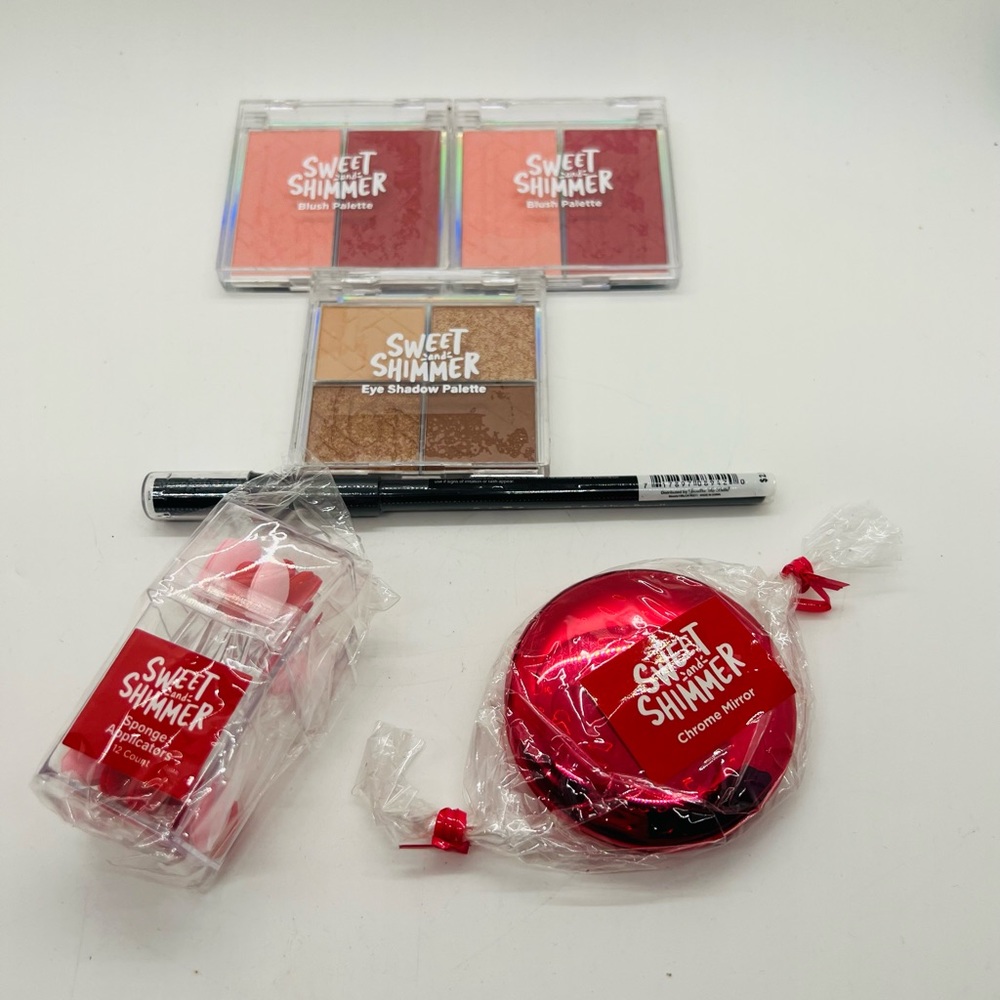 NWT ULTA Beauty Bundle Blush (2), eyeshadow,mirror,eyeshadow applicator,eyeliner